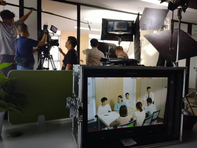 平顺县TVC拍摄公司：科技产品视觉化大师，诠释未来感与功能美学