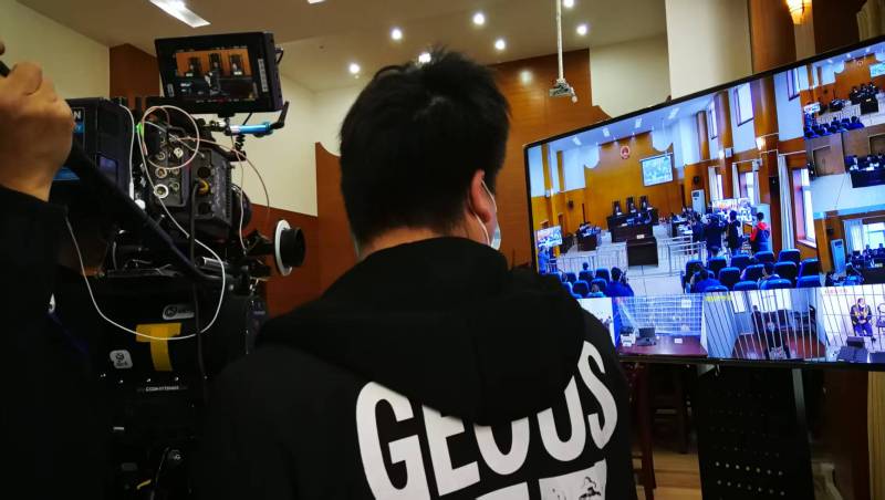 AI生成VS人工创意——平顺县广告片拍摄公司的技术浪漫主义实践